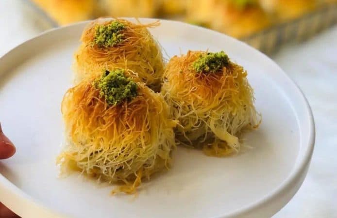 تصویر 1 از باقلوا استانبولی با لایه‌ های ترد و مغز تازه پسته